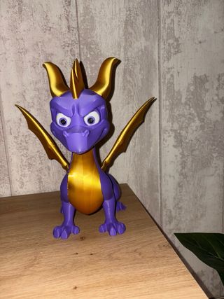 Spyro Acabado en color Oro