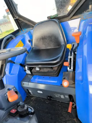 Tractor Iseki 5470 TG con cabina