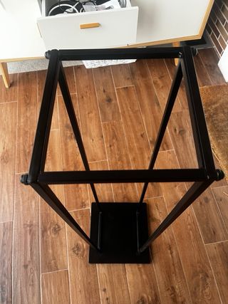 Elegante soporte para leña