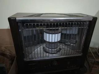 Estufa de parafina negra y gris