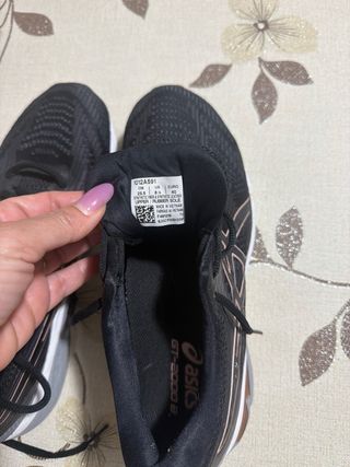 Scarpe Asics nere e oro