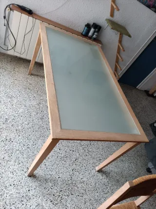 Mesa de comedor con 4 sillas