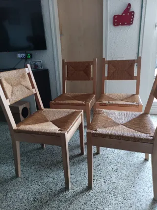 Mesa de comedor con 4 sillas