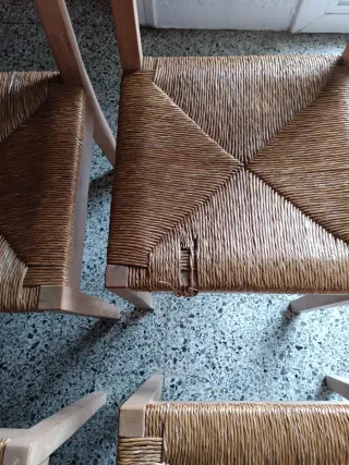 Mesa de comedor con 4 sillas