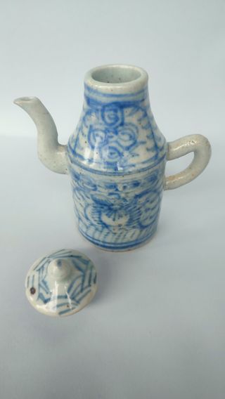 Tetera china azul y blanca