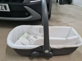 Cuco infantil gris y blanco