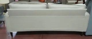 Sofá 3 Plazas Tapizado tela y patas madera.