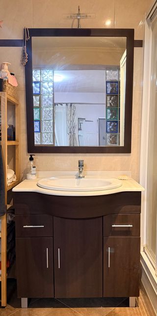 Mueble de baño con espejo