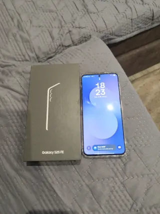 Samsung Galaxy S25 FE Nuevo más cascos Samsung 3