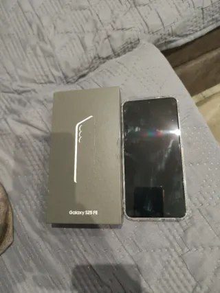 Samsung Galaxy S25 FE Nuevo más cascos Samsung 3