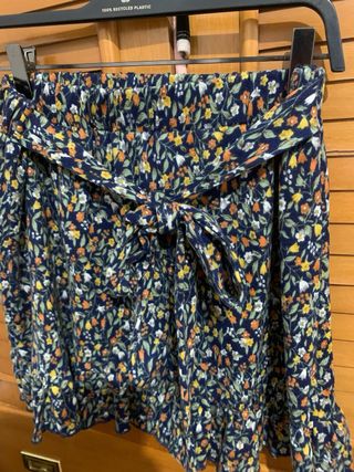 Falda preciosa de flores Hug & Clau