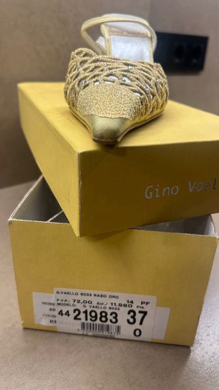 Zapatos de fiesta dorados Gino Vaello Un solo uso