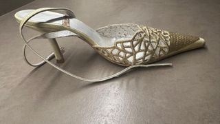 Zapatos de fiesta dorados Gino Vaello Un solo uso