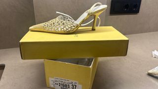 Zapatos de fiesta dorados Gino Vaello Un solo uso