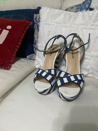 Zapatos de tacón de plataforma a rayas