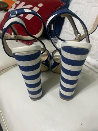 Zapatos de tacón de plataforma a rayas