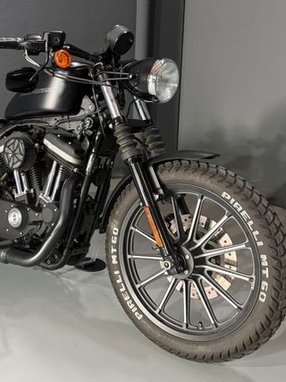 Harley Davidson Iron 883 Negra