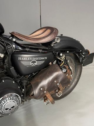 Harley Davidson Iron 883 Negra