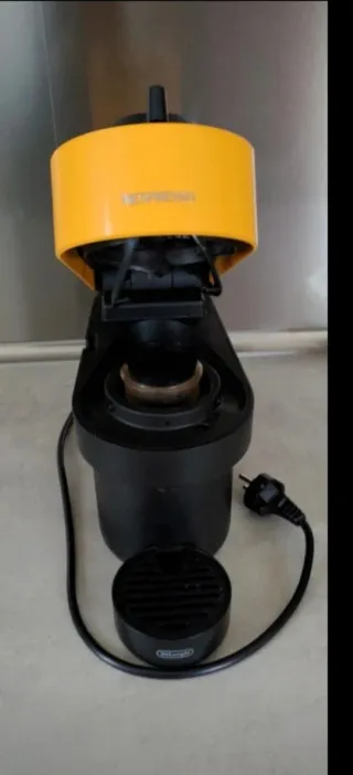 Macchina Caffè Nespresso Vertuo Pop colore Mango