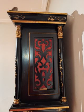 Reloj de pie tempus fugit, pintado a mano