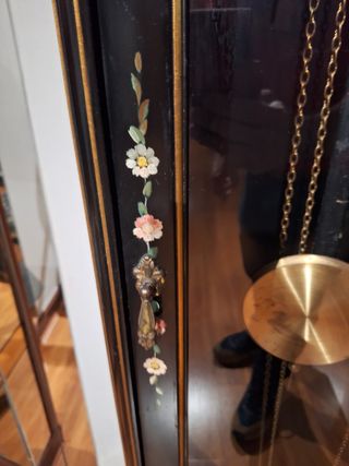 Reloj de pie tempus fugit, pintado a mano