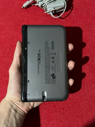Nintendo 3DS XL grigia