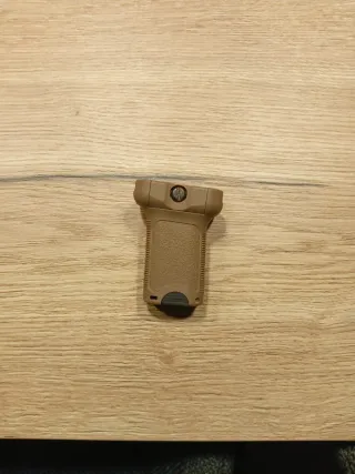 Empuñadura táctica color tan