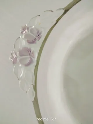 Bandeja de vidrio vintage con flores moradas