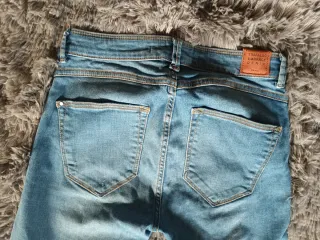 Pantalón vaquero Zara azul