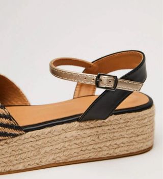 Sandalias cuña beige y negras