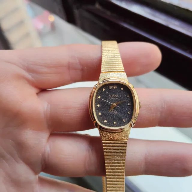 Reloj Dogma Mujer Dorado y Negro