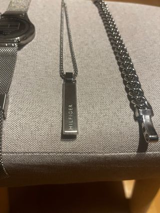 Conjunto Tommy Hilfiger: Reloj, Collar y Pulsera