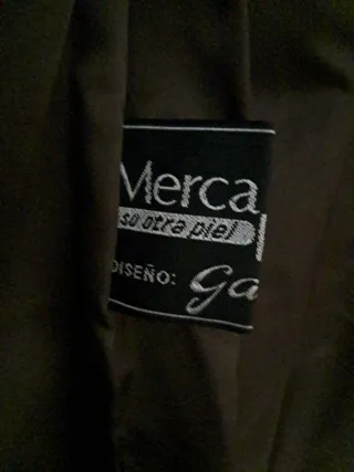 Abrigo de piel marrón y gris