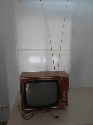 Televisor antiguo Fercu