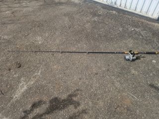 Caña de pescar con carrete