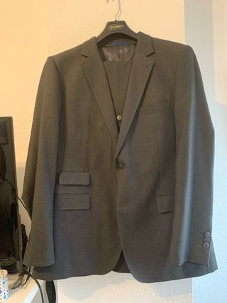 Traje de caballero gris