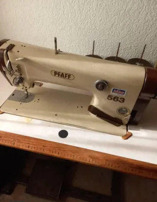 Máquina de coser industrial PFF 563