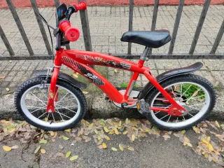 Bicicleta infantil roja