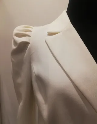 Chaqueta blanca manga abullonada