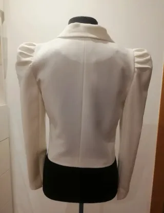 Chaqueta blanca manga abullonada