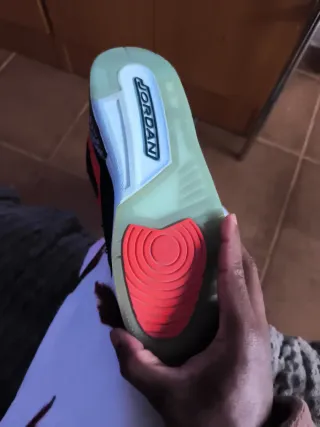 Zapatilla Jordan Negra y Azul