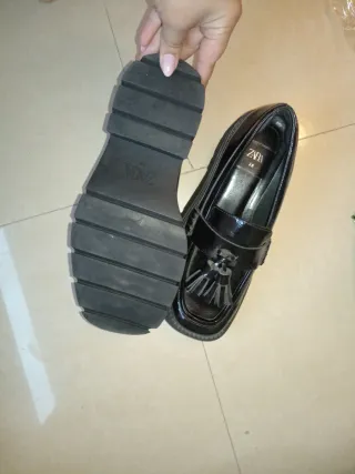 Mocasines Zara charol negros talla 38