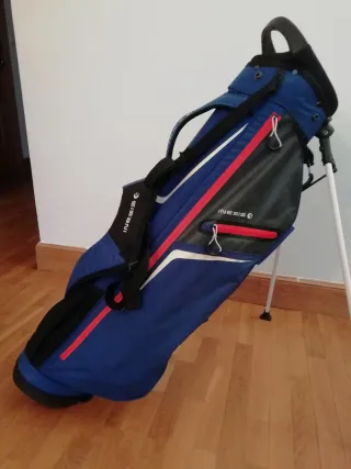 Bolsa y palos de golf