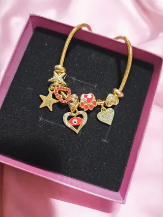 Pulsera Charm Corazones y Flores Dorada