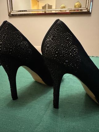 Zapatos de fiesta negros con pedrería
