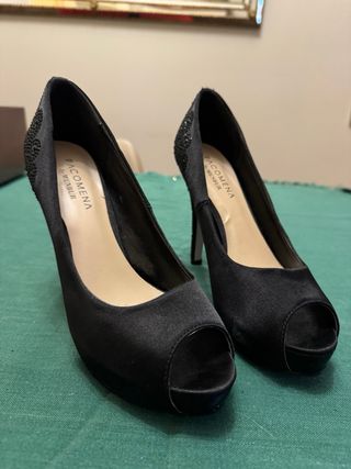 Zapatos de fiesta negros con pedrería