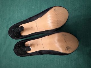 Zapatos de fiesta negros con pedrería