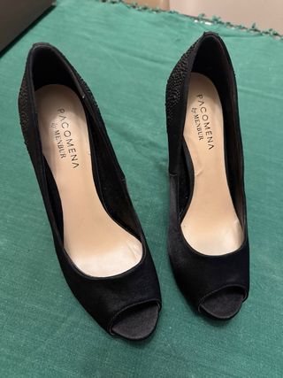 Zapatos de fiesta negros con pedrería