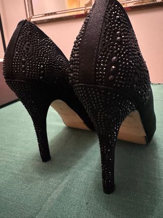 Zapatos de fiesta negros con pedrería