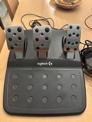 Volante Logitech G29 con Pedales